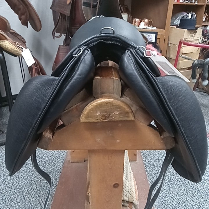 Wow Dressage Saddle