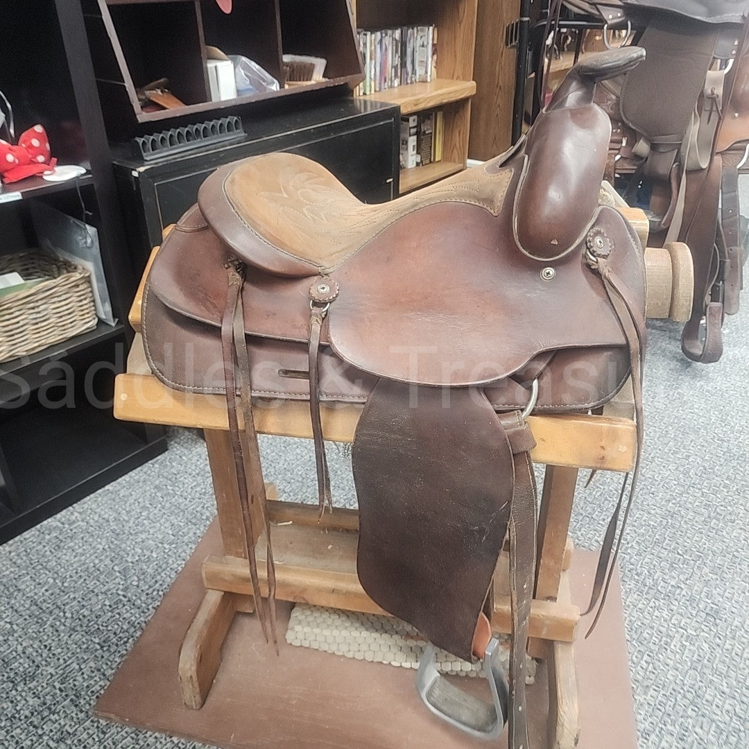 Crates Western Saddle