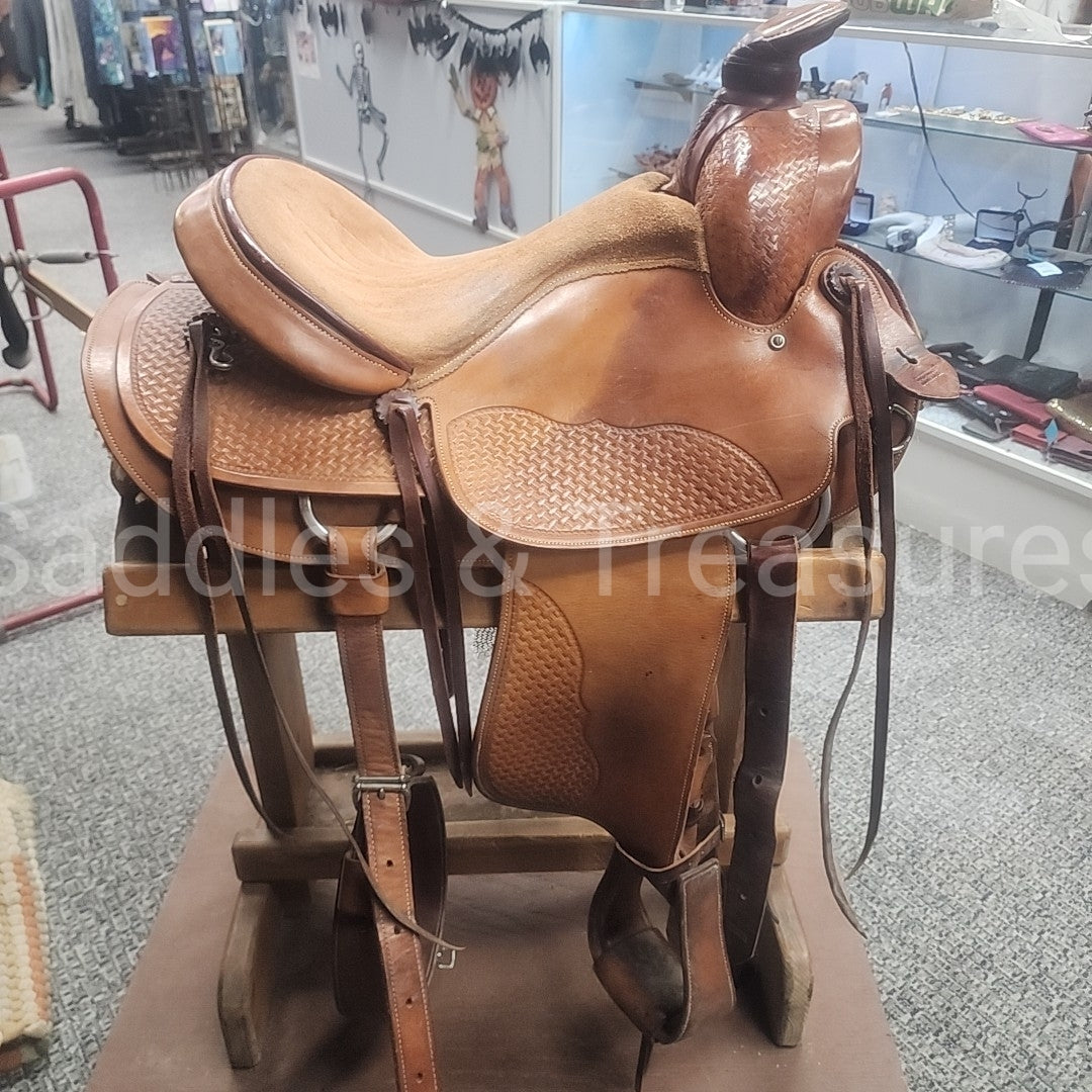 Outfitters Navato Roping Saddle