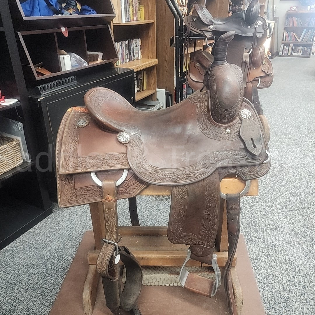 Stray Dog Cutting Saddle