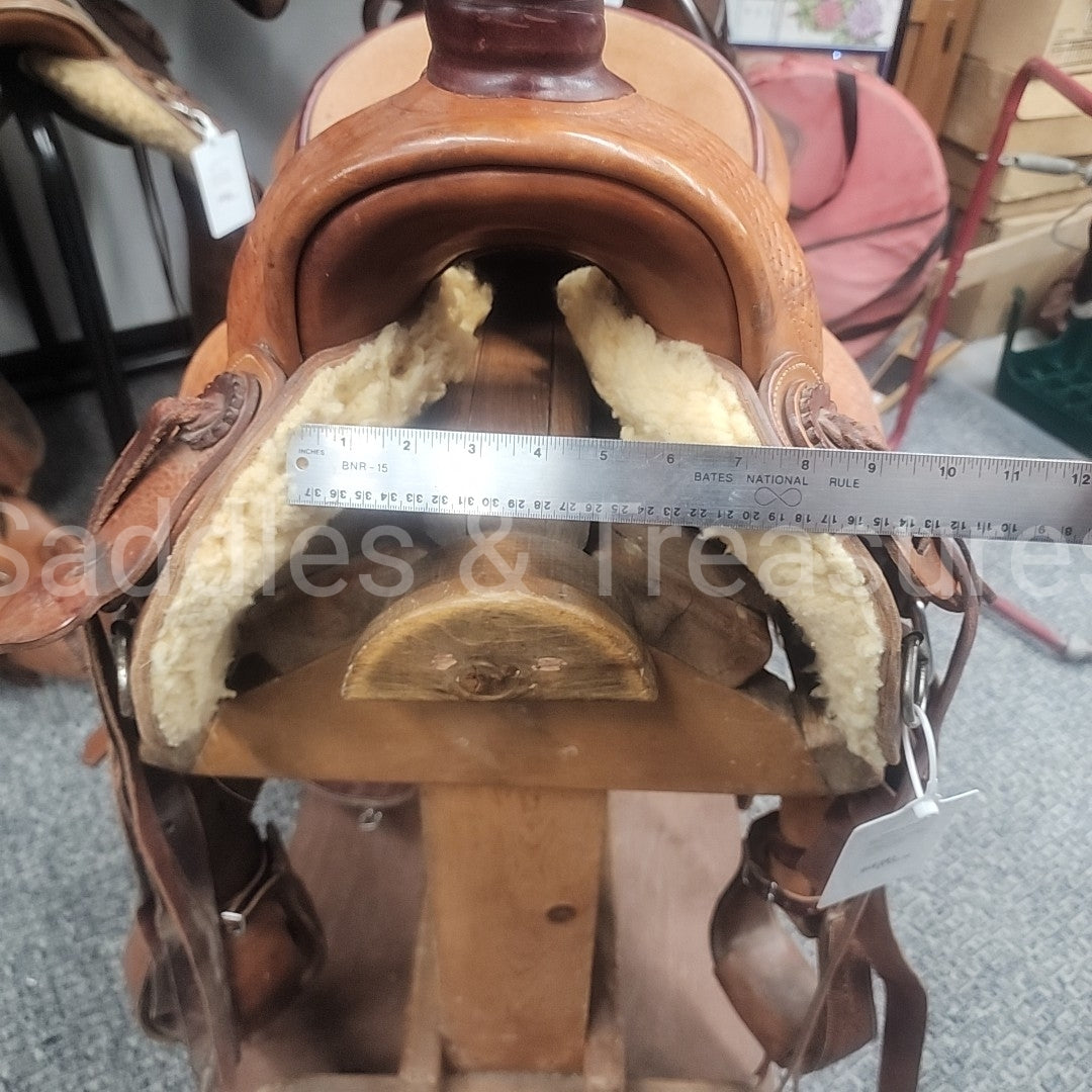 Outfitters Navato Roping Saddle