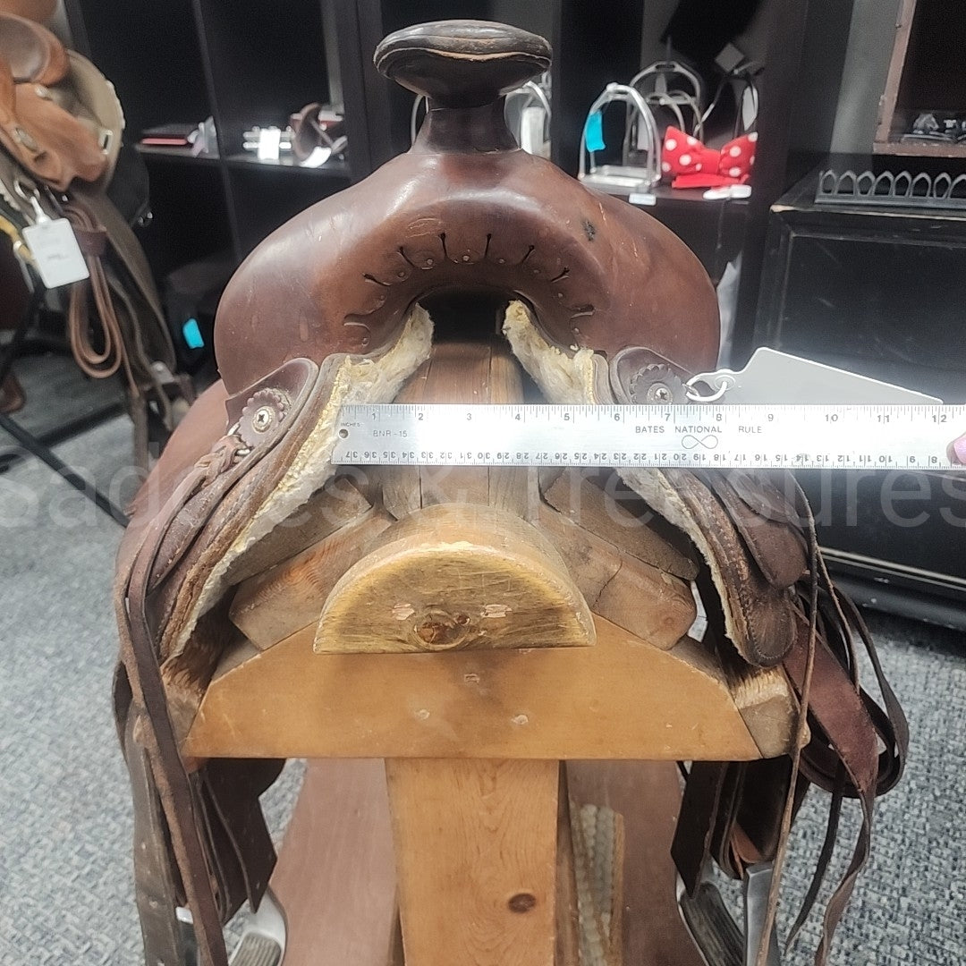 Crates Western Saddle